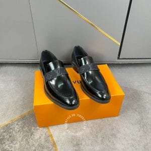 Giày lười Louis Vuitton siêu cấp đen bóng đai họa tiết Monogram - Hình ảnh 2