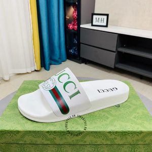 Dép Gucci nam kiểu dáng quai ngang trắng hoạ tiết nổi bật - Ảnh 3