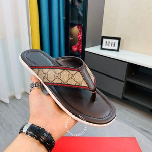 Dép Gucci nam nâu da thật quai logo nổi bật - Ảnh 2