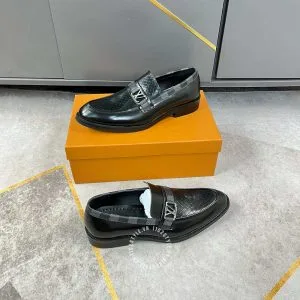Giày lười hàng hiệu Louis Vuitton màu đen logo kim loại siêu cấp - Hình ảnh 4