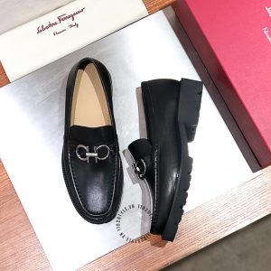 Giày loafer hàng hiệu Salvatore Ferragamo màu đen logo kim loại - Hình ảnh 3