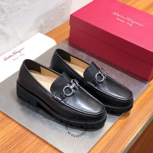 Giày loafer hàng hiệu Salvatore Ferragamo màu đen logo kim loại - Hình ảnh 2