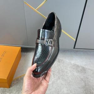 Giày lười nam hàng hiệu Louis Vuitton nâu đỏ logo kim loại - Ảnh 6