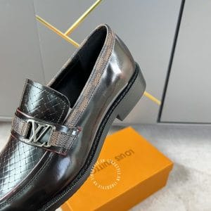Giày lười nam hàng hiệu Louis Vuitton nâu đỏ logo kim loại - Ảnh 7