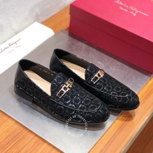 Giày Salvatore Ferragamo đế vuông có logo vàng hàng hiệu - Ảnh 2
