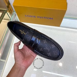 Giày lười Louis Vuitton nam màu đen họa tiết Monogram - Hình ảnh 5