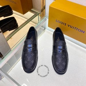 Giày lười Louis Vuitton nam màu đen họa tiết Monogram - Hình ảnh 2