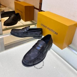 Giày lười Louis Vuitton nam màu đen họa tiết Monogram - Hình ảnh 3