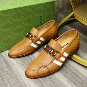 Giày Gucci nam màu vàng da bò họa tiết sọc trắng logo kim loại - Ảnh 4