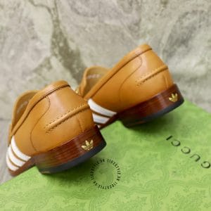 Giày Gucci nam màu vàng da bò họa tiết sọc trắng logo kim loại - Ảnh 8