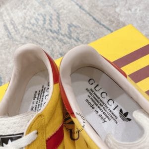 Giày Gucci Sneaker thể thao nam da lộn màu vàng sọc đỏ - Hình ảnh 9