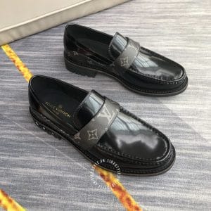 Giày hàng hiệu nam Louis Vuitton loafer màu đen đế cao su dày - Hình ảnh 2