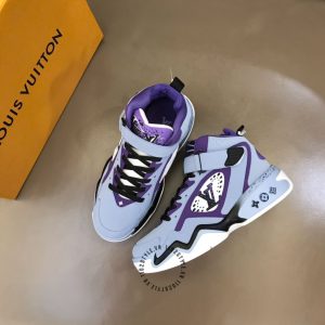 Giày LV Sneakers nam xanh họa tiết nổi độc lạ - Ảnh 3