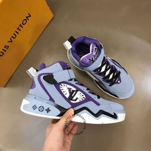 Giày LV Sneakers nam xanh họa tiết nổi độc lạ - Ảnh 2