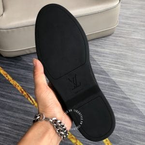 Giày lười Louis Vuitton da sần màu đen logo kim loại siêu cấp - Ảnh 3
