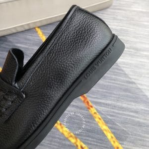 Giày lười Louis Vuitton da sần màu đen logo kim loại siêu cấp - Ảnh 2
