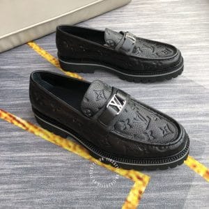 Giày lười Louis Vuitton màu đen sần họa tiết Monogram hàng hiệu - Ảnh 2