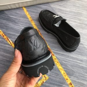 Giày lười Louis Vuitton màu đen sần họa tiết Monogram hàng hiệu - Ảnh 8