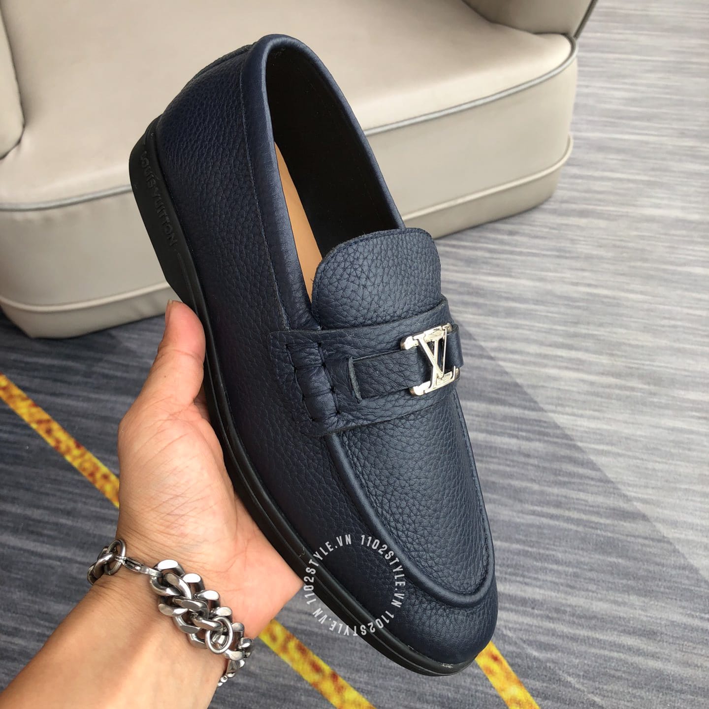 Sắc màu thanh lịch của Giày lười Louis Vuitton nam siêu cấp màu xanh than