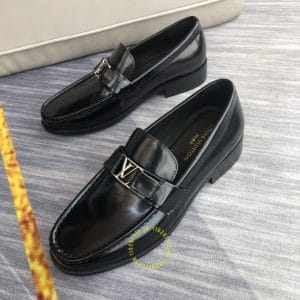 Giày lười nam Louis Vuitton da bò đen trơn phiên bản siêu cấp - Hình ảnh 3