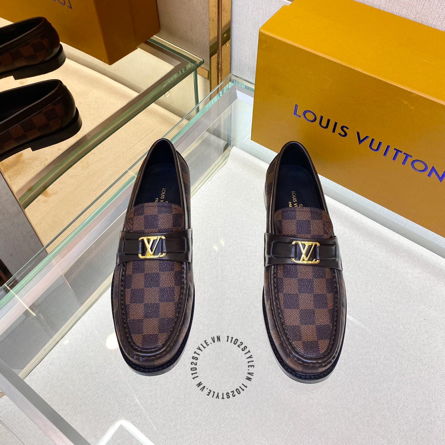 Đánh giá về kiểu dáng và thiết kế của mẫu giày lười nam Louis Vuitton
