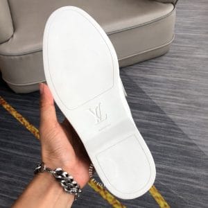 Giày lười nam LV da sần màu trắng logo bạc phiên bản siêu cấp - Ảnh 9