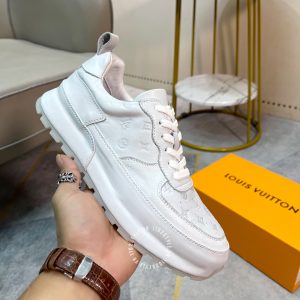 Giày LV sneaker màu trắng ánh xanh họa tiết Monogram - Ảnh 4