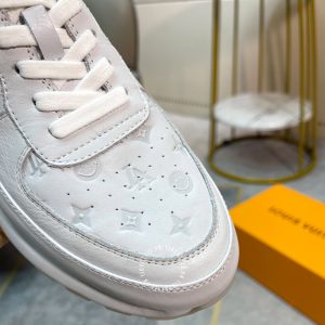 Giày LV sneaker màu trắng ánh xanh họa tiết Monogram - Ảnh 6