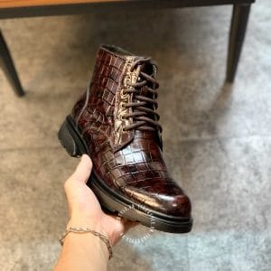 Giày Louis Vuitton cổ cao da bò dập vân cá sấu có khóa cạnh - Ảnh 2