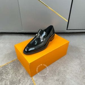 Giày lười nam Louis Vuitton da đen bóng đai kim loại bản siêu cấp - Hình ảnh 4