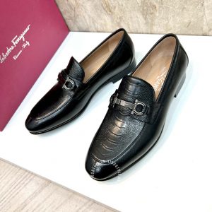 Giày lười Salvatore Ferragamo màu đen họa tiết dập vân cá sấu - Ảnh 3