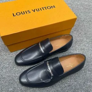 Giày nam hàng hiệu Louis Vuitton màu đen logo kim loại - Hình ảnh 3