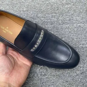 Giày nam hàng hiệu Louis Vuitton màu đen logo kim loại - Hình ảnh 7