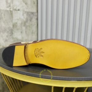 Giày Gucci nam da đen sần họa tiết sọc trắng logo vàng - Hình ảnh 9