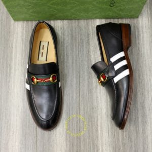 Giày Gucci nam da đen sần họa tiết sọc trắng logo vàng - Hình ảnh 2