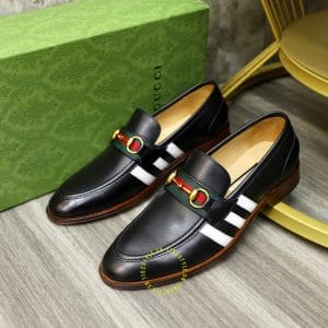 Giày Gucci nam da đen sần họa tiết sọc trắng logo vàng - Hình ảnh 4
