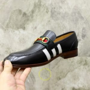 Giày Gucci nam da đen sần họa tiết sọc trắng logo vàng - Hình ảnh 7