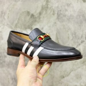 Giày Gucci nam da đen sần họa tiết sọc trắng logo vàng - Hình ảnh 5
