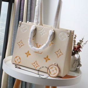 Túi LV Onthego Louis Vuitton Size to họa tiết monogram - Ảnh 3