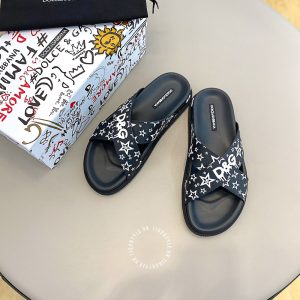 Dép kẹp Dolce & Gabbana màu đen hoạ tiết nổi bật - Hình ảnh 3