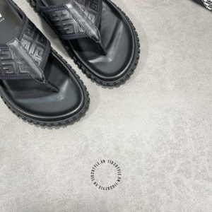 Dép xỏ ngón Givenchy nam màu đen quai in logo nổi hàng hiệu - Hình ảnh 3