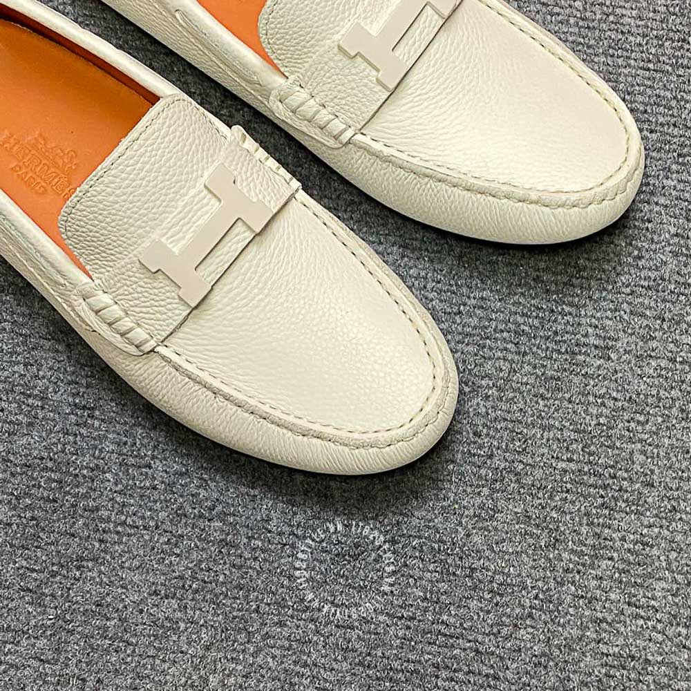 Chất liệu da của đôi giày lười Hermes