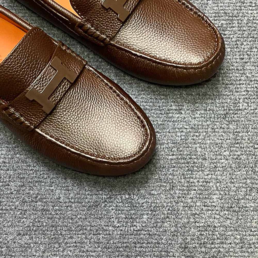 Chất liệu da của đôi giày Hermes màu nâu