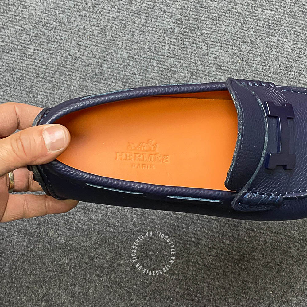Chất liệu da của đôi giày Hermes màu xanh than