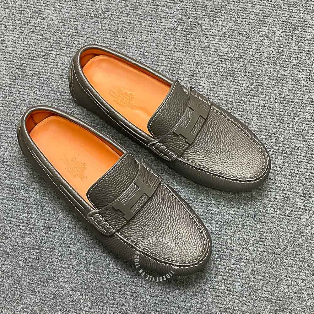 Kiểu dáng và thiết kế của đôi giày Hermes màu ghi