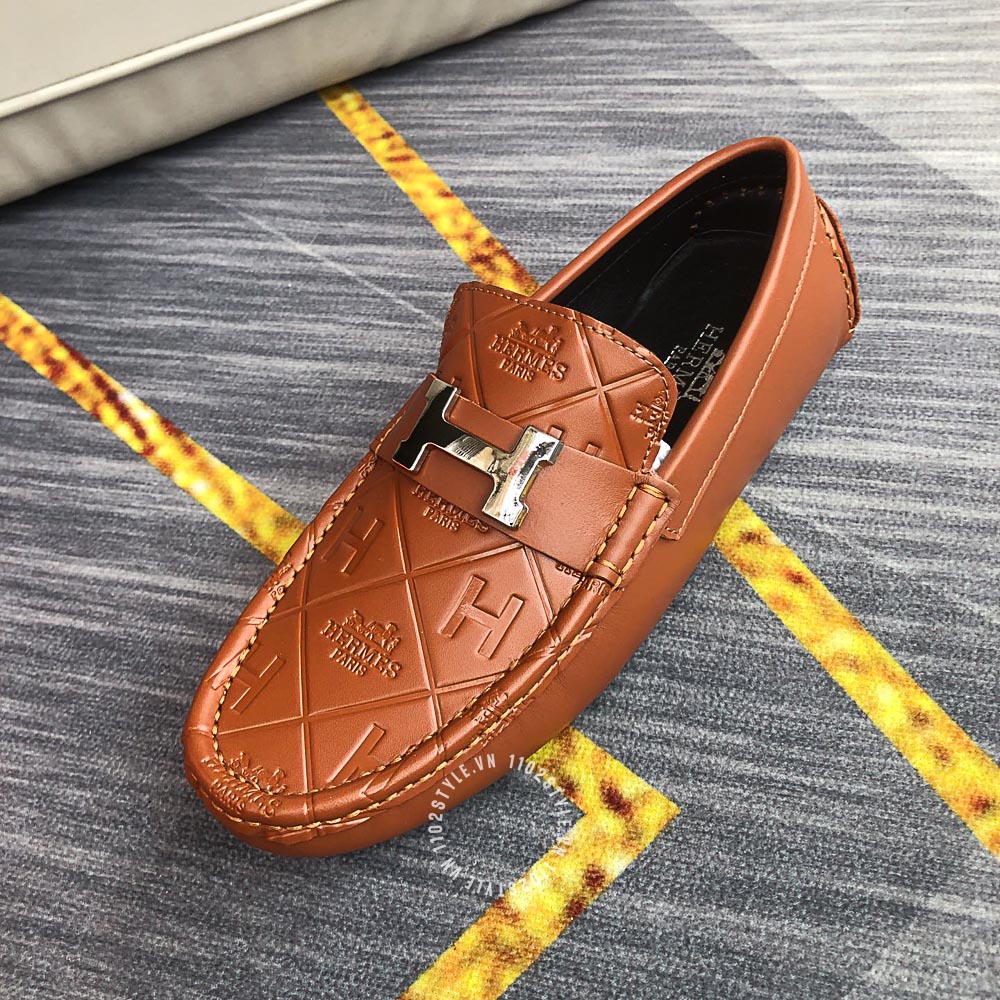 Màu sắc chủ đạo của đôi giày Hermes màu cam
