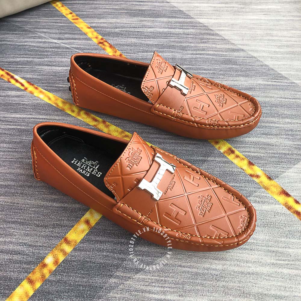 Kiểu dáng và thiết kế của đôi giày hermes màu cam