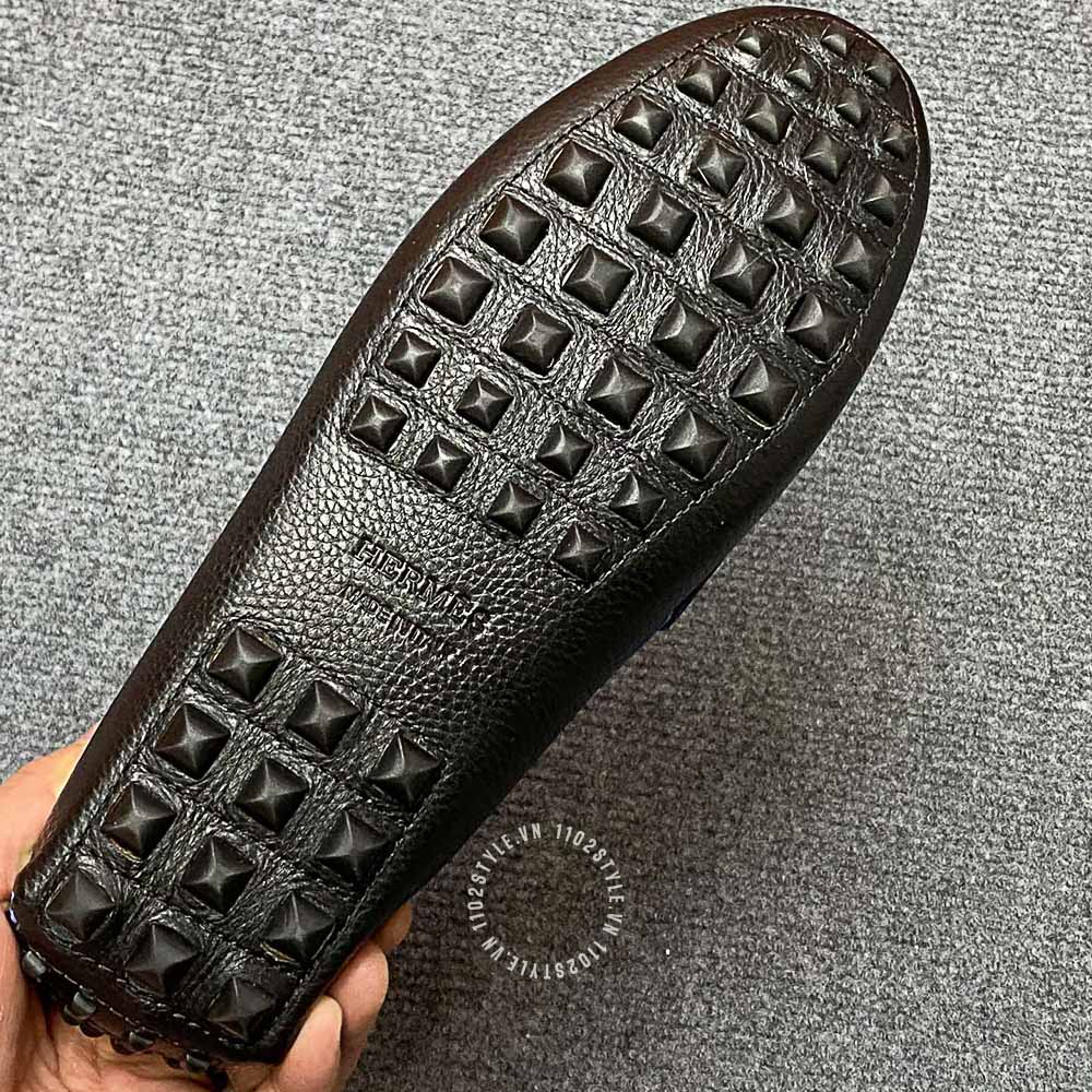 Độ hoàn thiện của đôi giày Hermes màu đen phối xanh