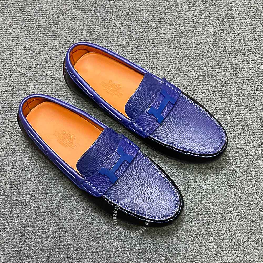 Kiểu dáng và thiết kế của đôi giày Hermes màu đen phối xanh