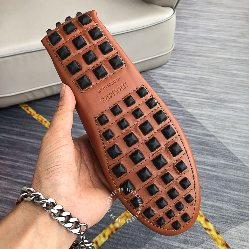 Độ hoàn thiện của đôi giày Hermes màu cam
